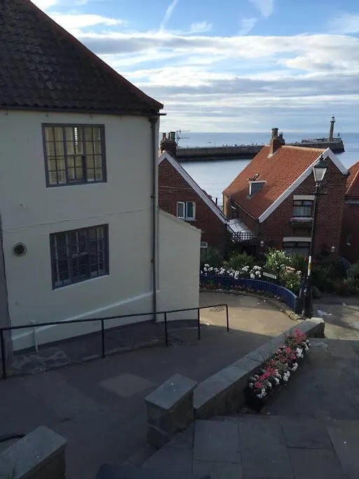 North Star Cottage Whitby 0*,